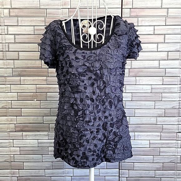 Lavish short sleeved tiered ruffle top Women's Size M - Picture 1 of 11